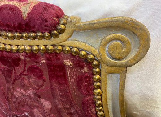 Clous dorés de tapissier du XVIIIe siècle