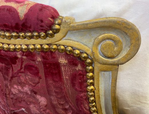 Clous dorés de tapissier du XVIIIe siècle
