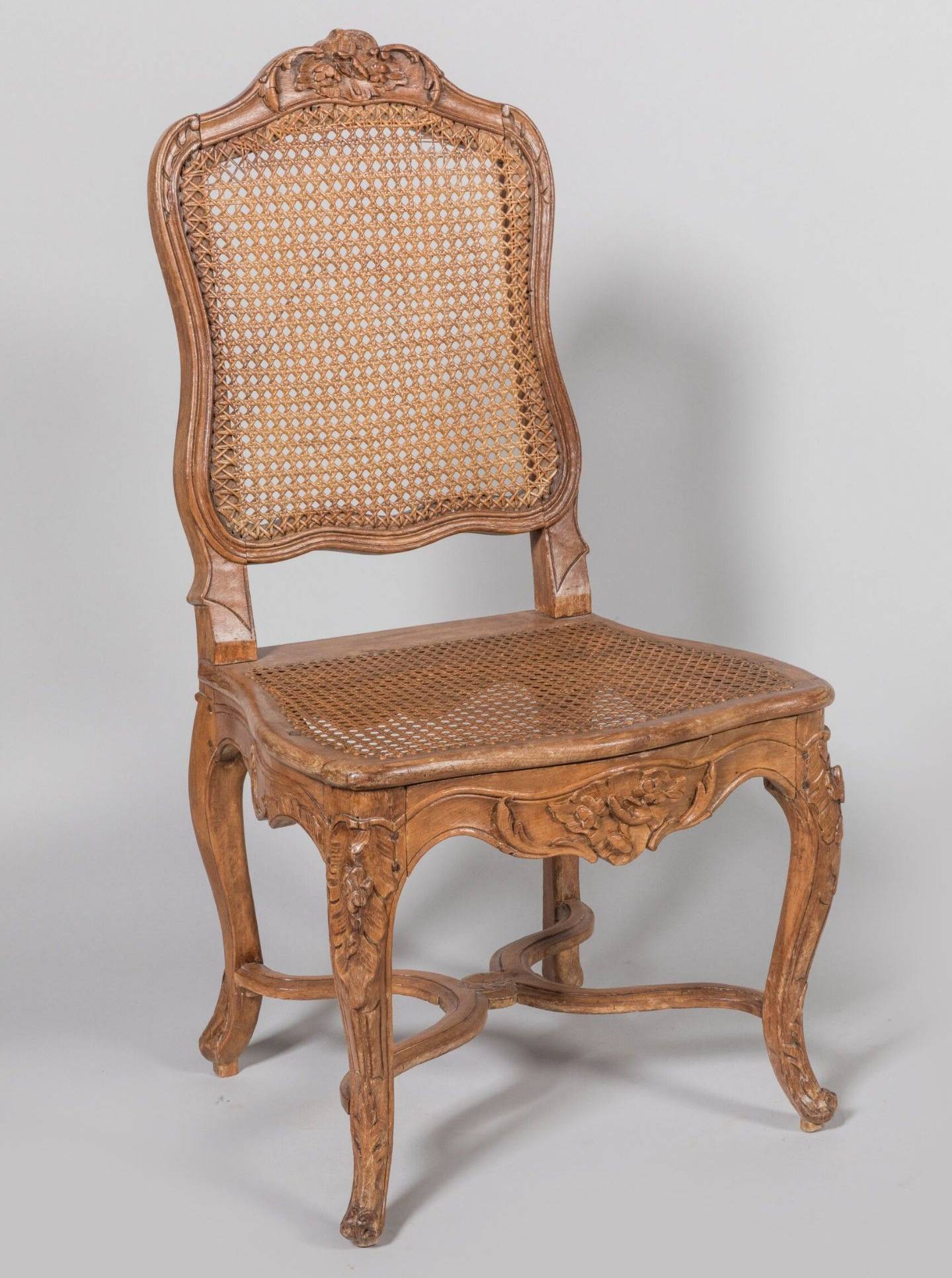 Chaise cannée lyonnaise