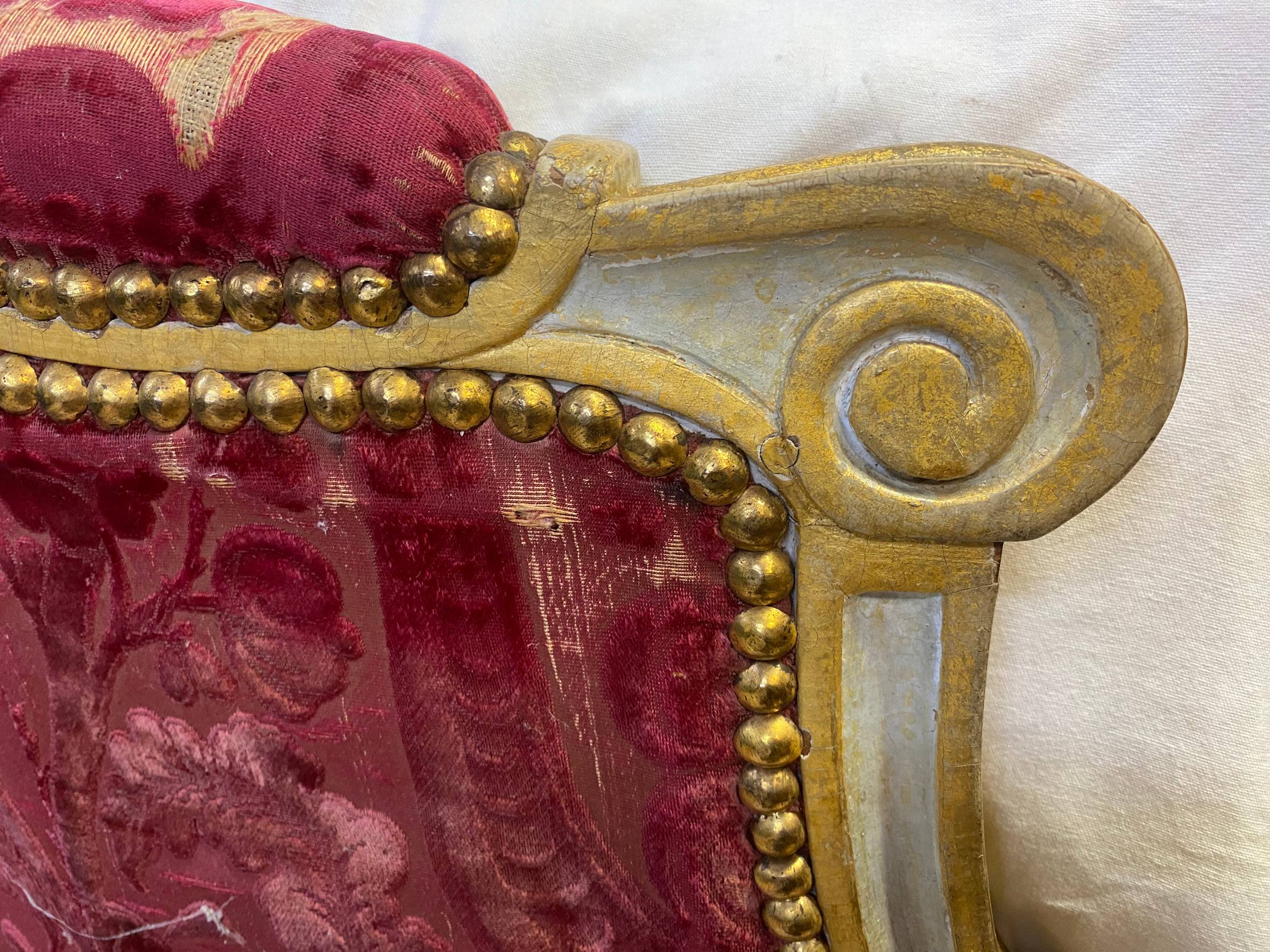 Clous dorés de tapissier du XVIIIe siècle